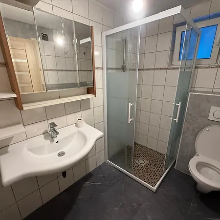Modern Schwanenstadt Lägenhet *